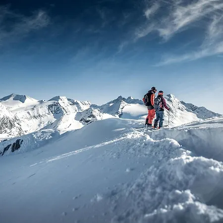 & Golf Zell Am アパート *